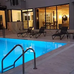 Q Business Otel